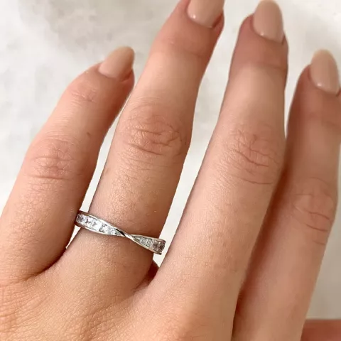 Elegant snoet zirkon ring i sølv