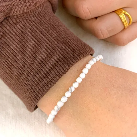 hvid howlite armbånd i silke snor 17 cm plus 6 cm x 4,3 mm