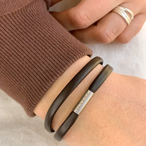 Flad brun armbånd i læder med stål lås x 6 mm
