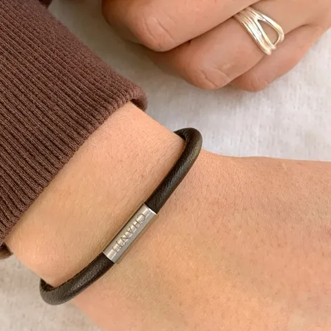 Flad brun læder armbånd i stål  x 6 mm