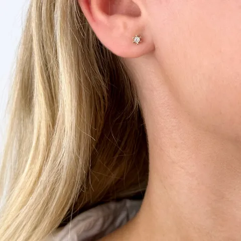 2 x 0,05 ct lab grown diamant solitaireørestikker i 9 karat guld med lab grown diamant 