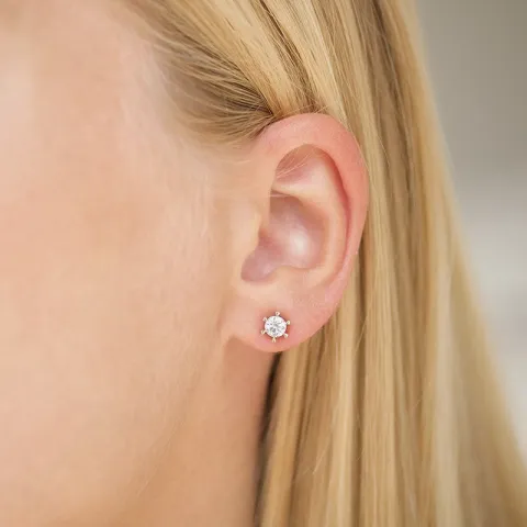 2 x 0,30 ct lab grown diamant solitaireørestikker i 14 karat guld med lab grown diamant 