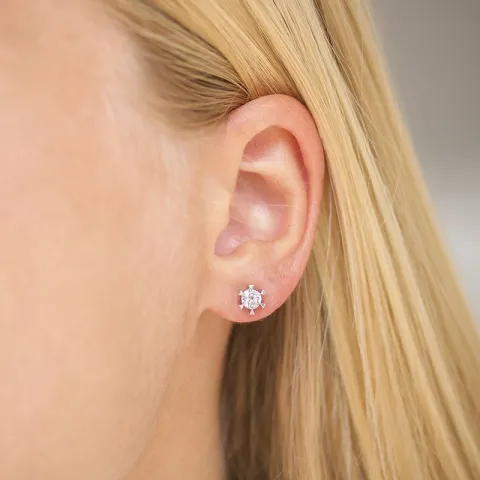 2 x 0,30 ct lab grown diamant solitaireørestikker i 14 karat hvidguld med lab grown diamant 