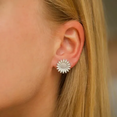 15 mm marguerit ørestikker i rhodineret sølv