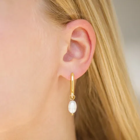 vandfaste perle creoler i forgyldt stål - OCEANA