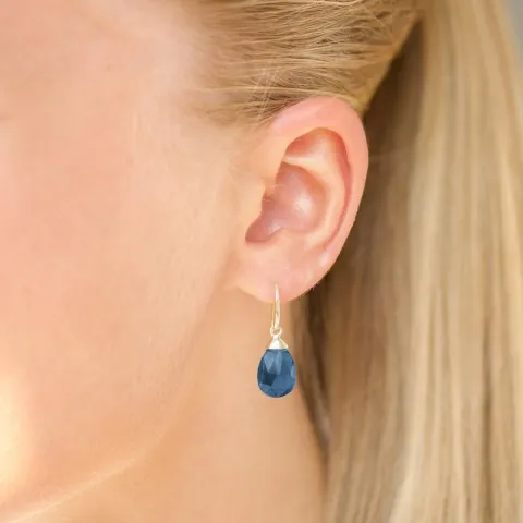 øreringe i 9 karat guld med mørkeblå krystal