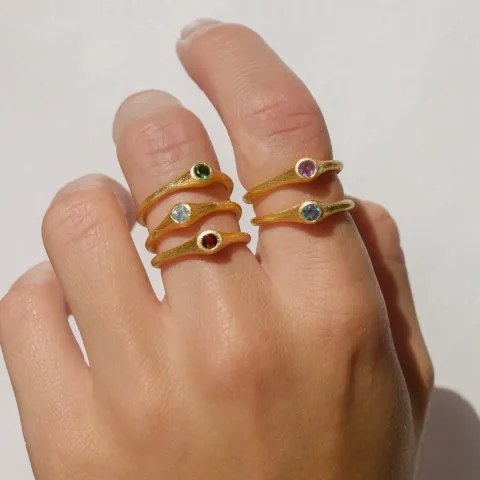 blå krystal ring i forgyldt sølv - Loom Stones
