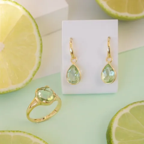 dråbe lysegrøn krystal øreringe i forgyldt messing - Loom Stones
