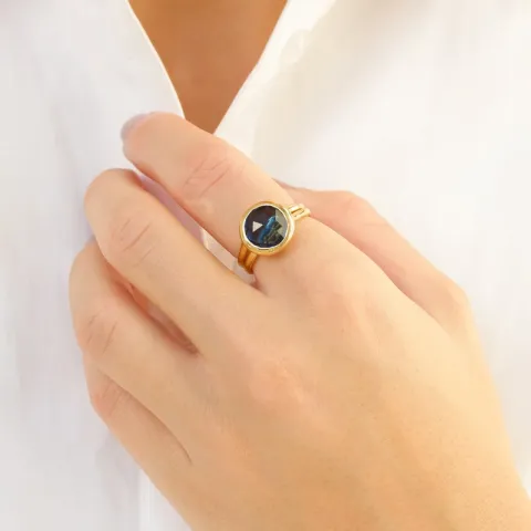 mørkeblå krystal ring i forgyldt messing - Loom Stones