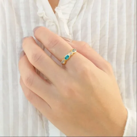 blå krystal ring i forgyldt messing - Eliné