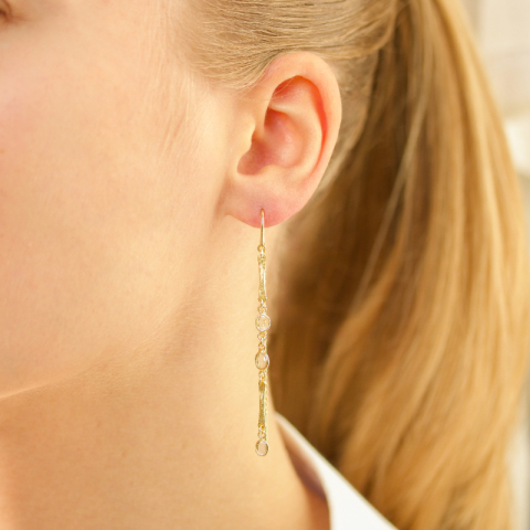 lange kæde øreringe i forgyldt messing - Eliné
