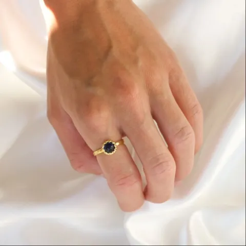syntetisk safir ring i forgyldt messing - Eliné