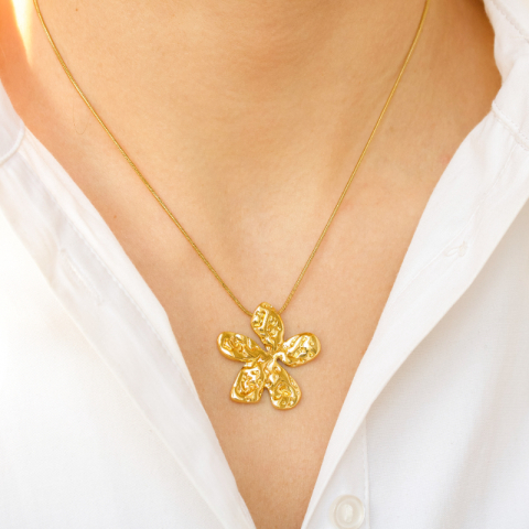 vandfast blomster halskæde i forgyldt stål - OCEANA