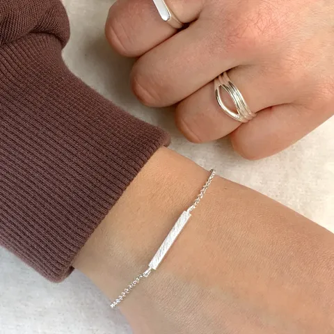 armbånd i sølv med vedhæng i sølv