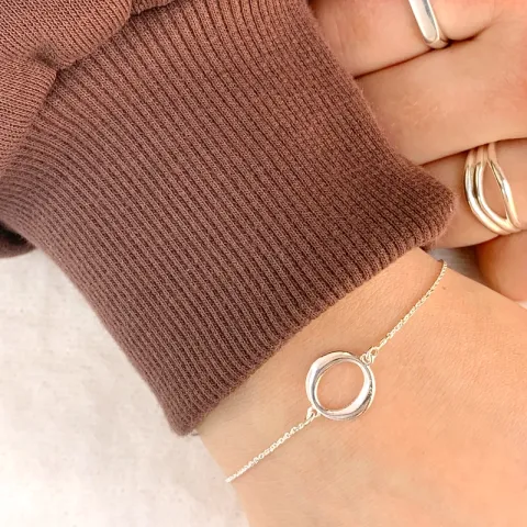 rund armbånd i sølv med vedhæng i sølv