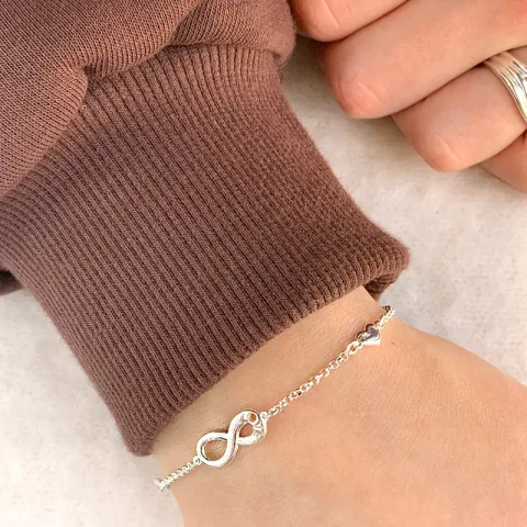 infinity hjerte armbånd i sølv med vedhæng i sølv