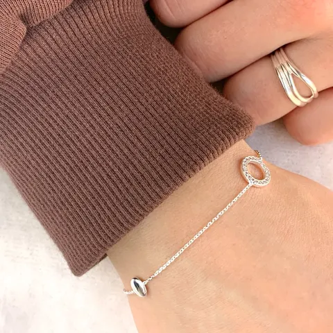 armbånd i sølv med vedhæng i sølv