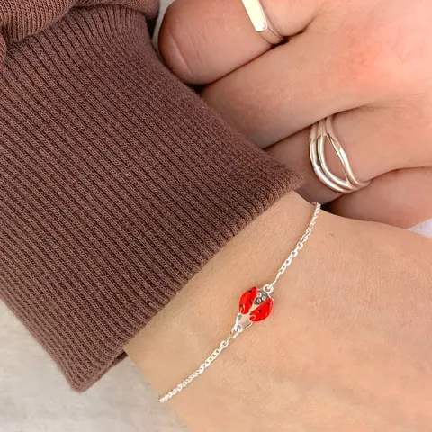 mariehøne armbånd i sølv med vedhæng i sølv