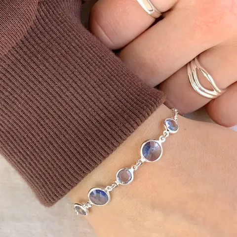 armbånd i sølv med vedhæng i sølv