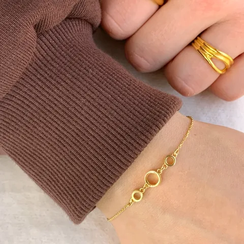 rund armbånd i forgyldt sølv med vedhæng i forgyldt sølv