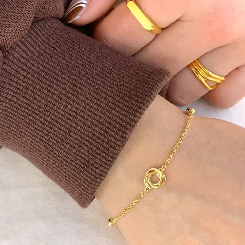 armbånd i forgyldt sølv med vedhæng i forgyldt sølv