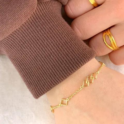 firkantet armbånd i forgyldt sølv med vedhæng i forgyldt sølv