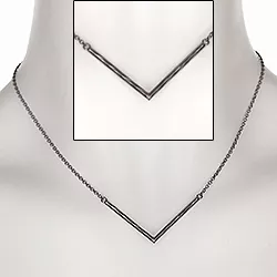 Halskæde i sort rhodineret sølv med vedhæng i sort rhodineret sølv
