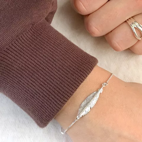 Enkel fjer armbånd i sølv