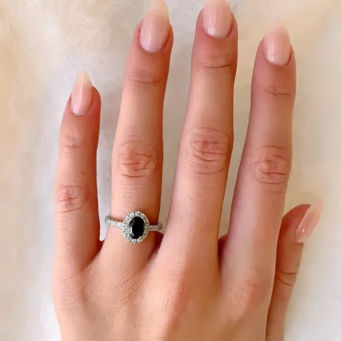 Oval sort ring i sølv