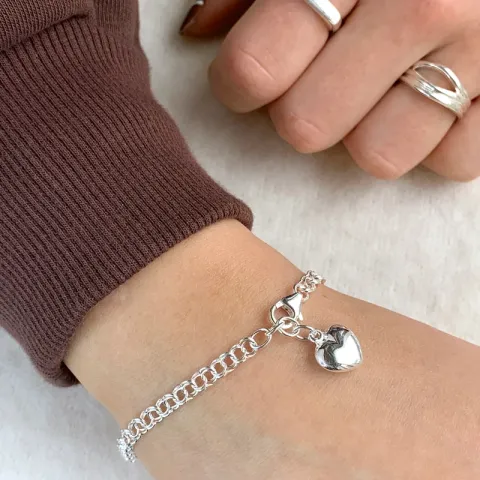 armbånd i sølv med hjertevedhæng i sølv