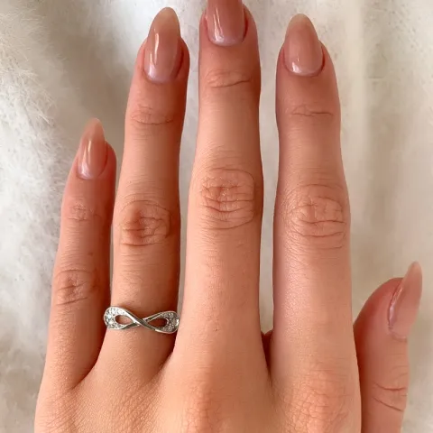 Elegant infinity zirkon ring i sølv