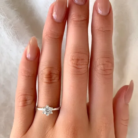 Enkel zirkon ring i sølv