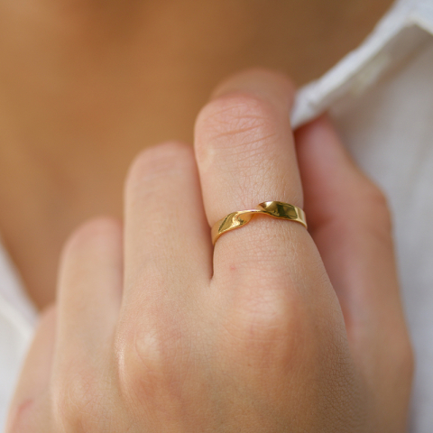 ring i forgyldt sølv