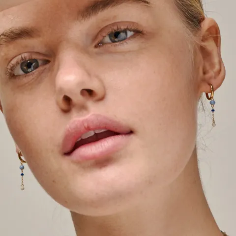 Enamel Lola Bold Marine creoler i forgyldt sølv blå emalje