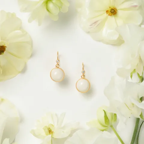 Julie Sandlau Prime Ivory øreringe i forgyldt sølv hvid krystal