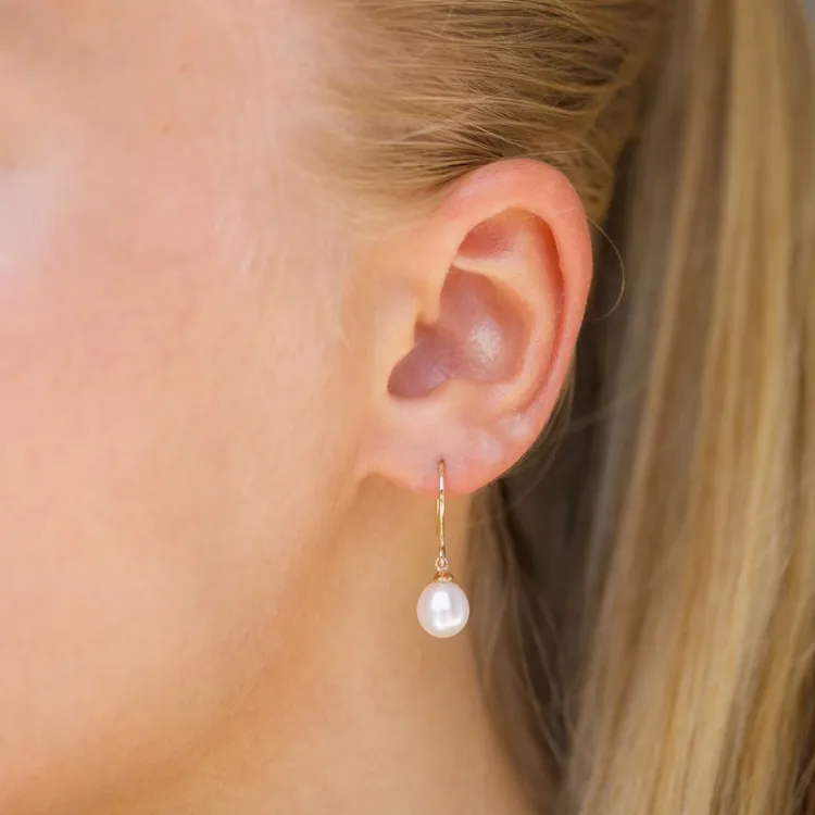 Ovale 7 - 8 mm aaa-graded ferskvandsperle øreringe i 14 karat guld med 