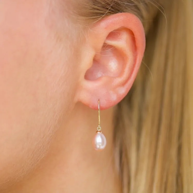 Ovale 7 - 8 mm aaa-graded ferskvandsperle øreringe i 14 karat guld med