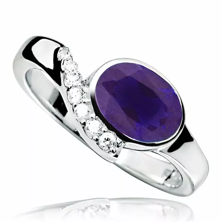 Stor oval lilla zirkon ring i rhodineret sølv