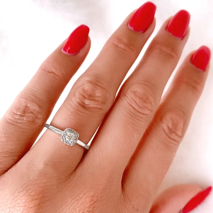 firkantet diamant ring i 14 karat hvidguld 0,15 ct 0,06 ct