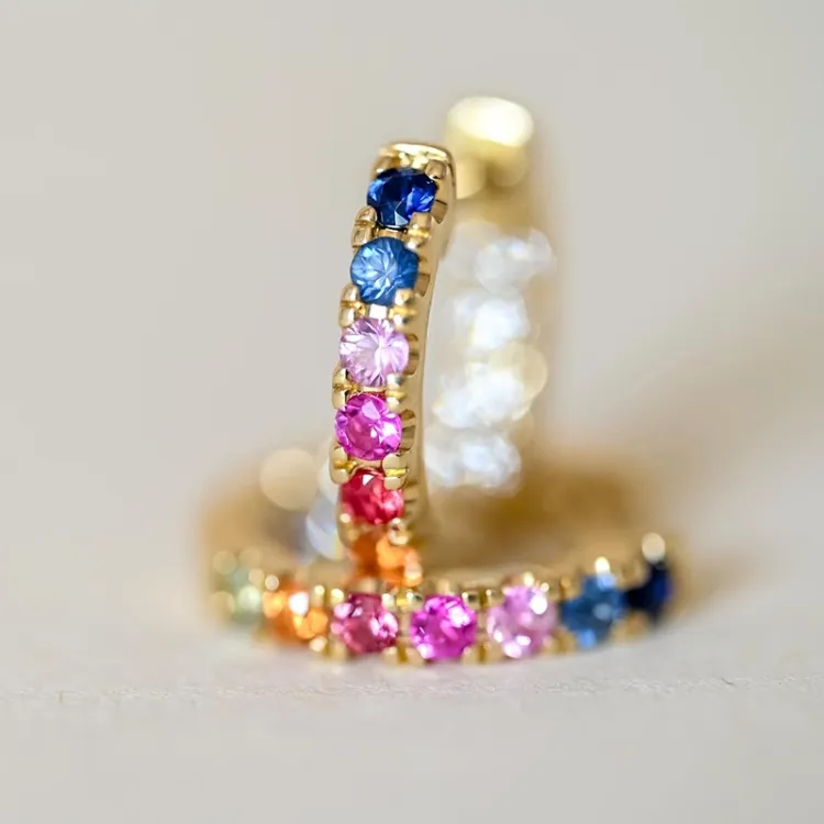 14 mm multifarvede safir creoler i 14 karat guld med diamant og safir