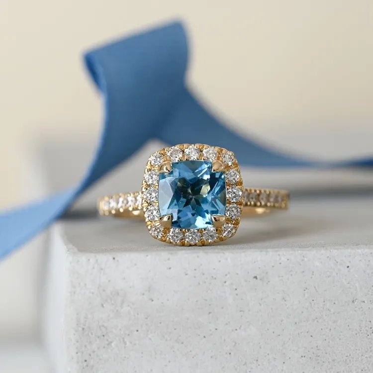 firkantet topas diamantring i 14 karat guld 1,90 ct 0,44 ct
