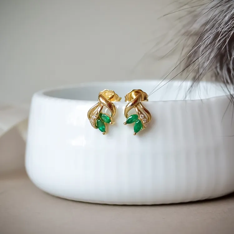 blomster smaragd diamantøreringe i 14 karat guld med diamant og smaragd