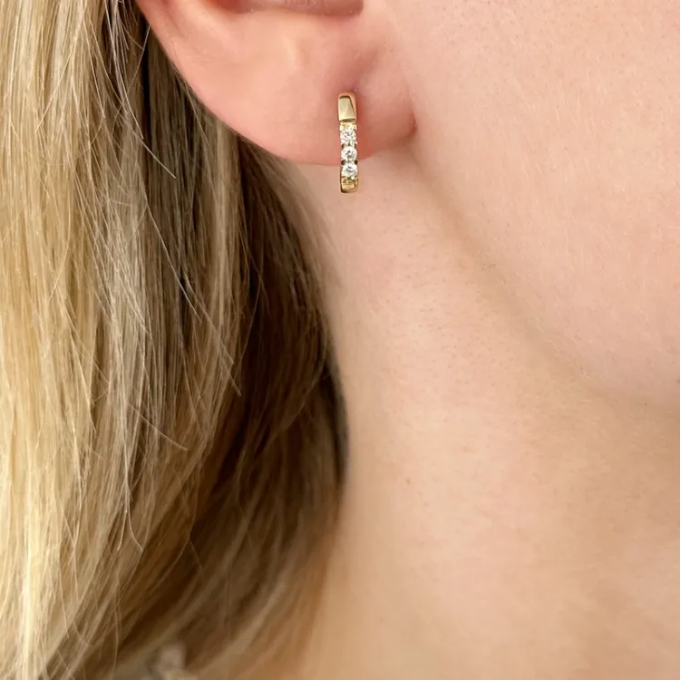 diamant halvcreoler i 14 karat guld med diamant