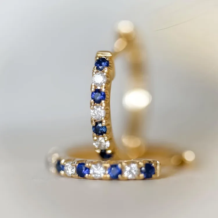 14 mm safir creoler i 14 karat guld med safir og diamant
