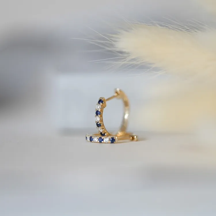 14 mm safir creoler i 14 karat guld med safir og diamant