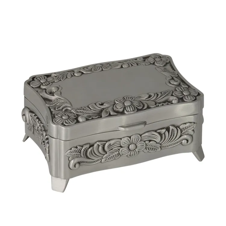 Dåbsgaver: 11 x 7,5 cm smykkeskrin med blomster i fortinnet  model: 154-73494