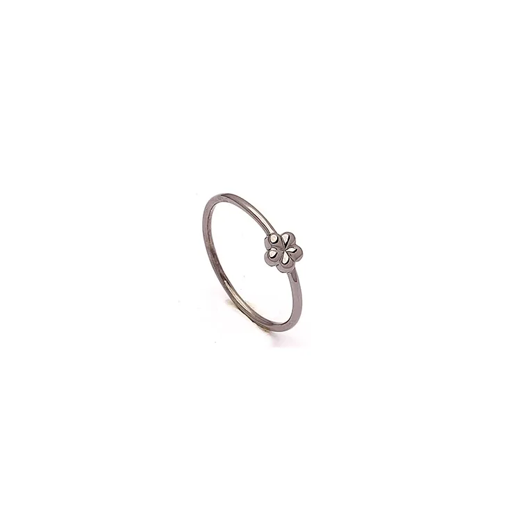 Simple rings blomst ring i sort rhodineret sølv