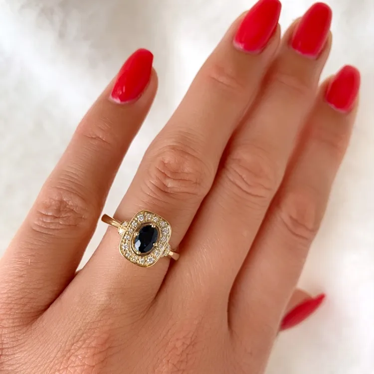 Kollektionsprøve firkantet safir diamantring i 14 karat guld 0,65 ct 0,152 ct