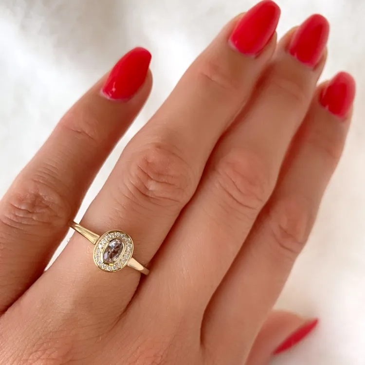 oval morganit brillantring i 14 karat guld 0,18 ct 0,072 ct