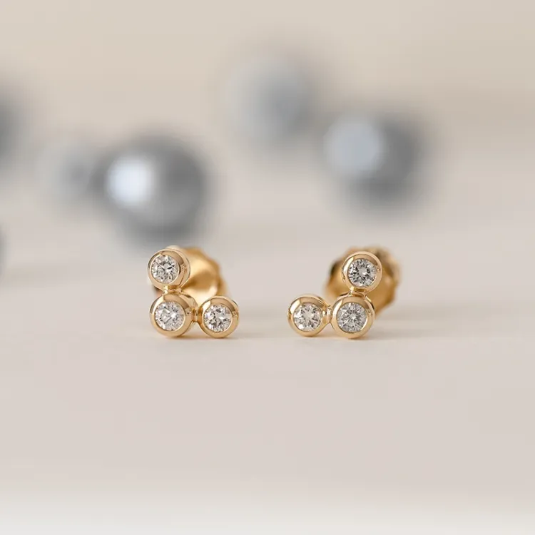 runde diamant ørestikker i 14 karat guld med diamant